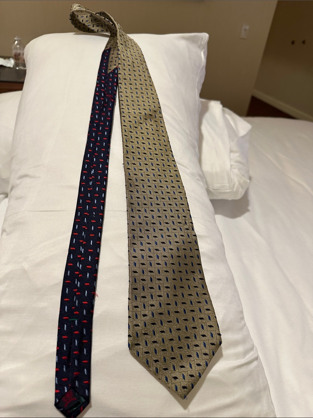 Tommy Hilfiger Reversible Men's Tie in Navy, Red & Tan